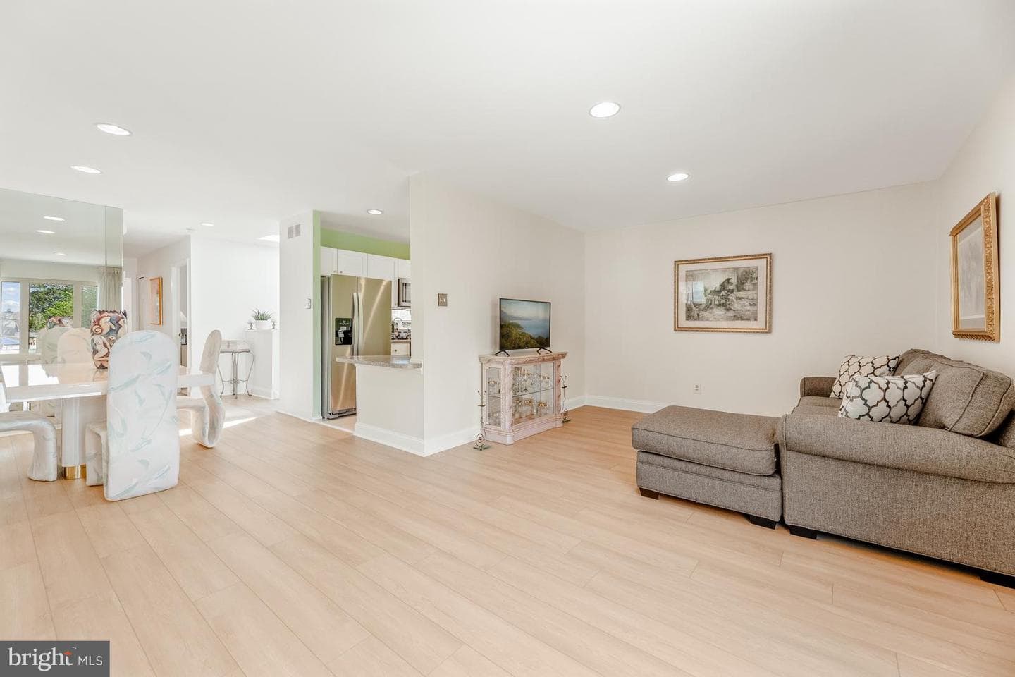 1115 Foster Street photo 8