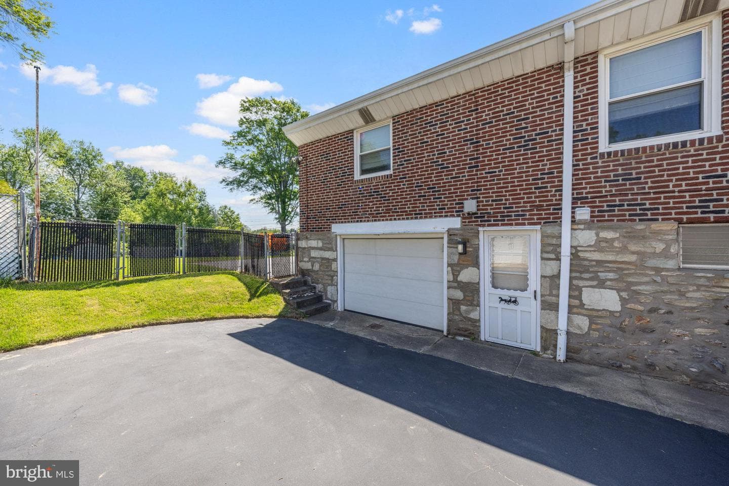 111 Village Lane photo 32