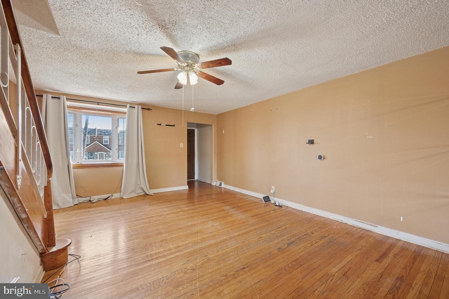 125 E Fariston Drive photo 3
