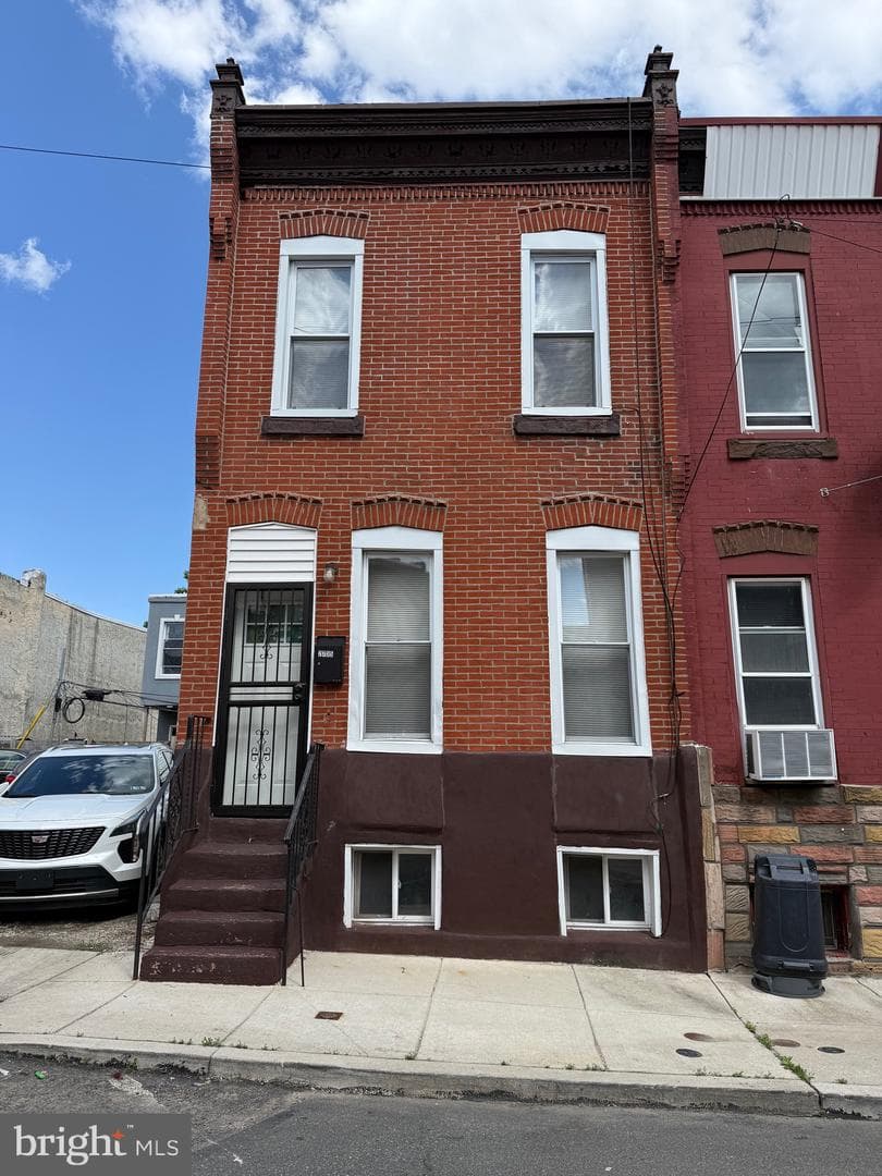 2735 N Sydenham Street photo 1
