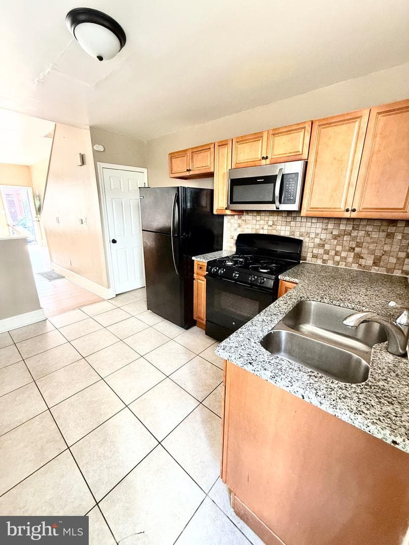 2735 N Sydenham Street photo 3