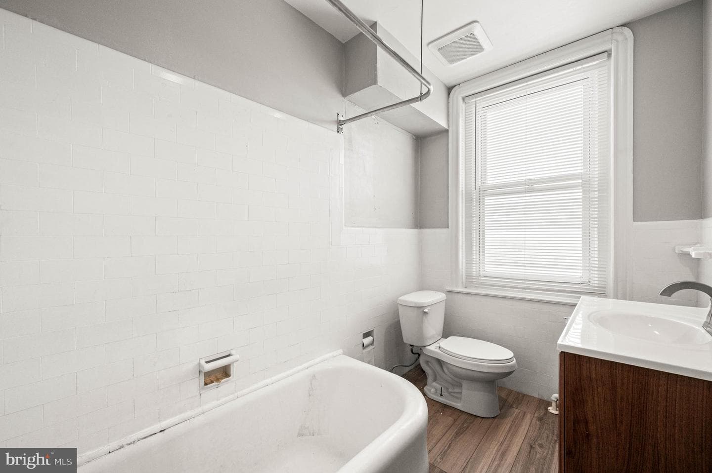 300 Gilham Street photo 18