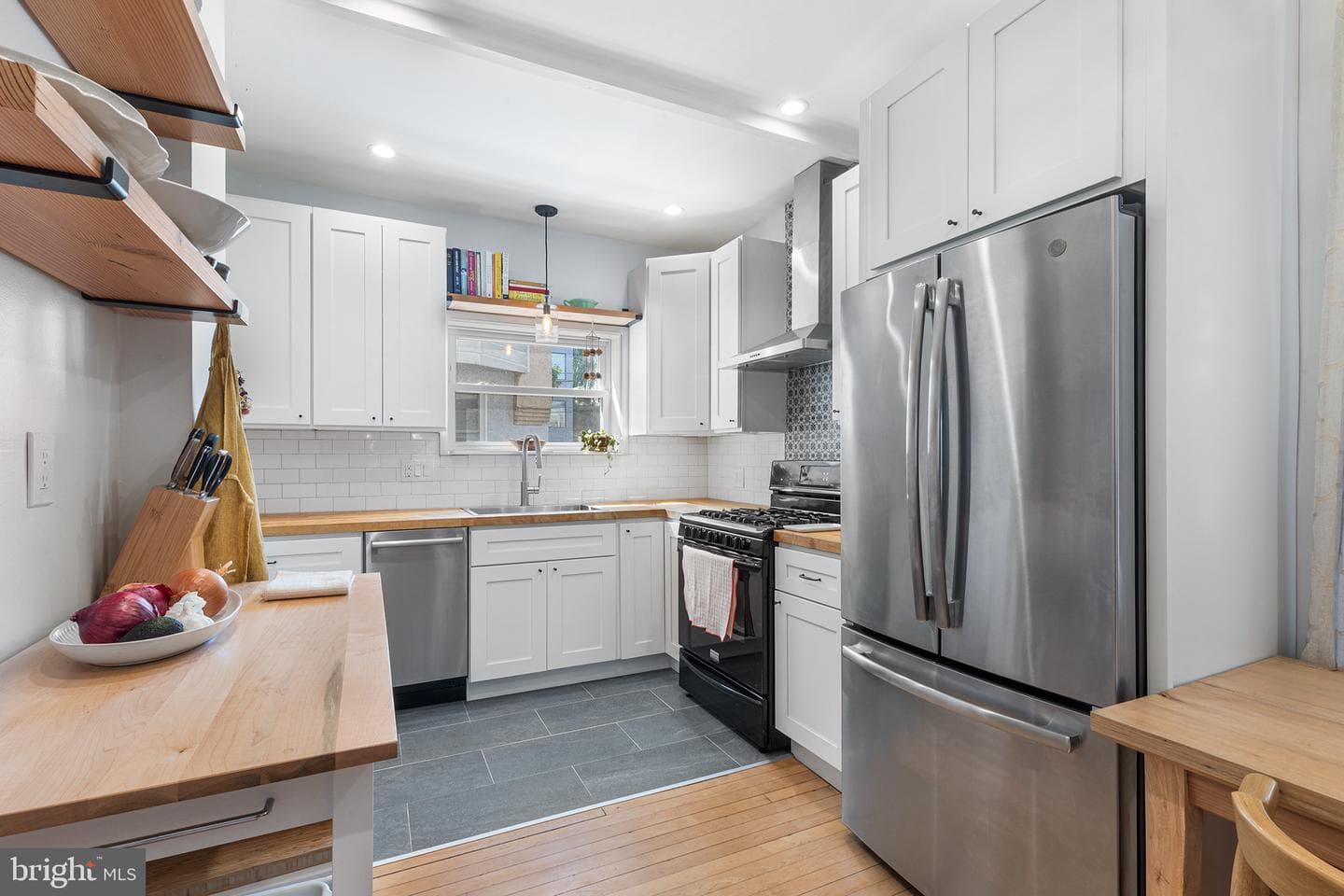 810 Mercer Street photo 10
