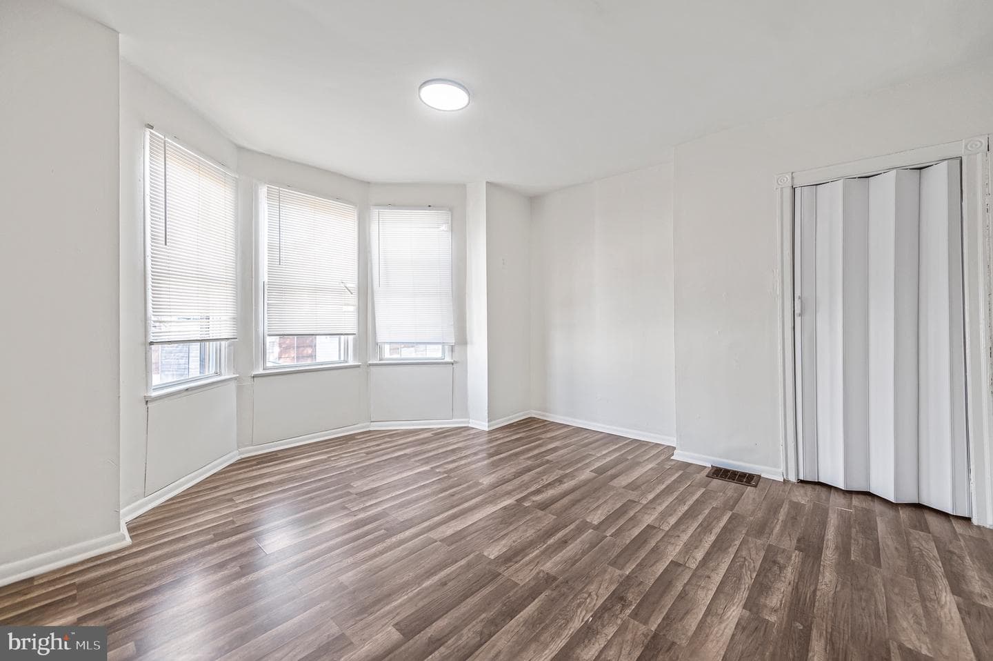 2204 Yelland Street photo 16