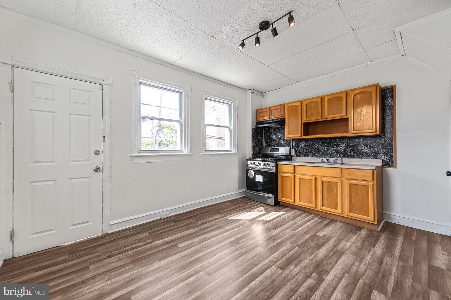 2204 Yelland Street photo 2