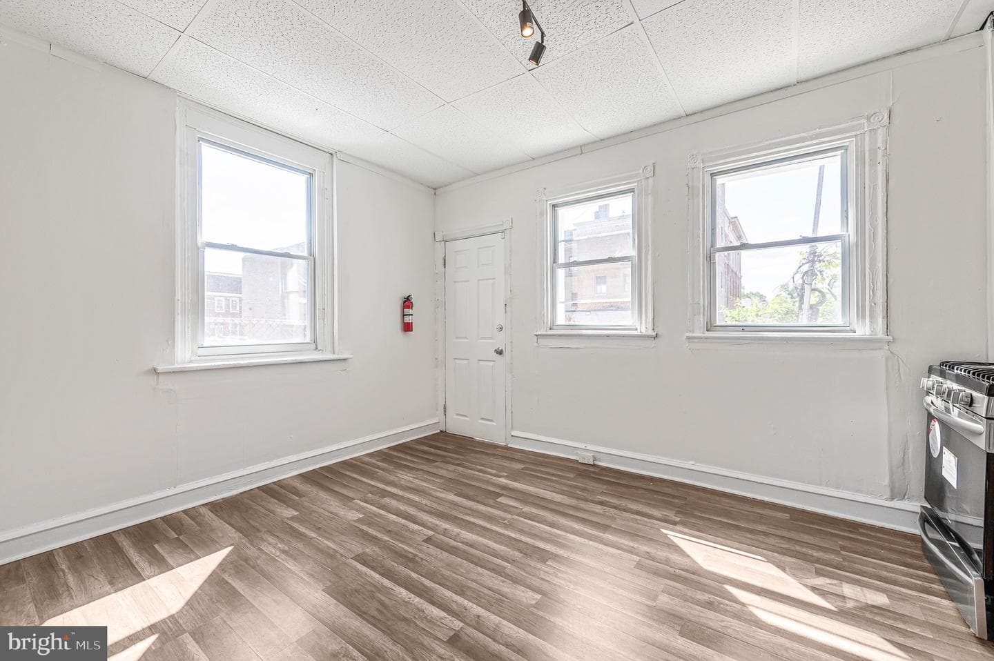 2204 Yelland Street photo 3