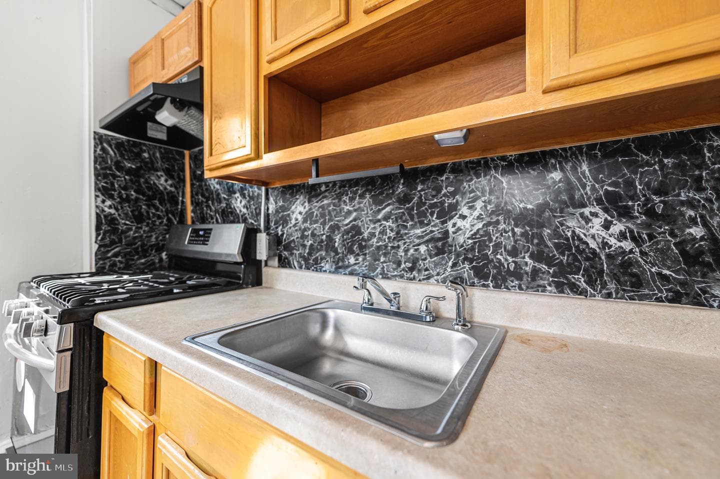 2204 Yelland Street photo 4