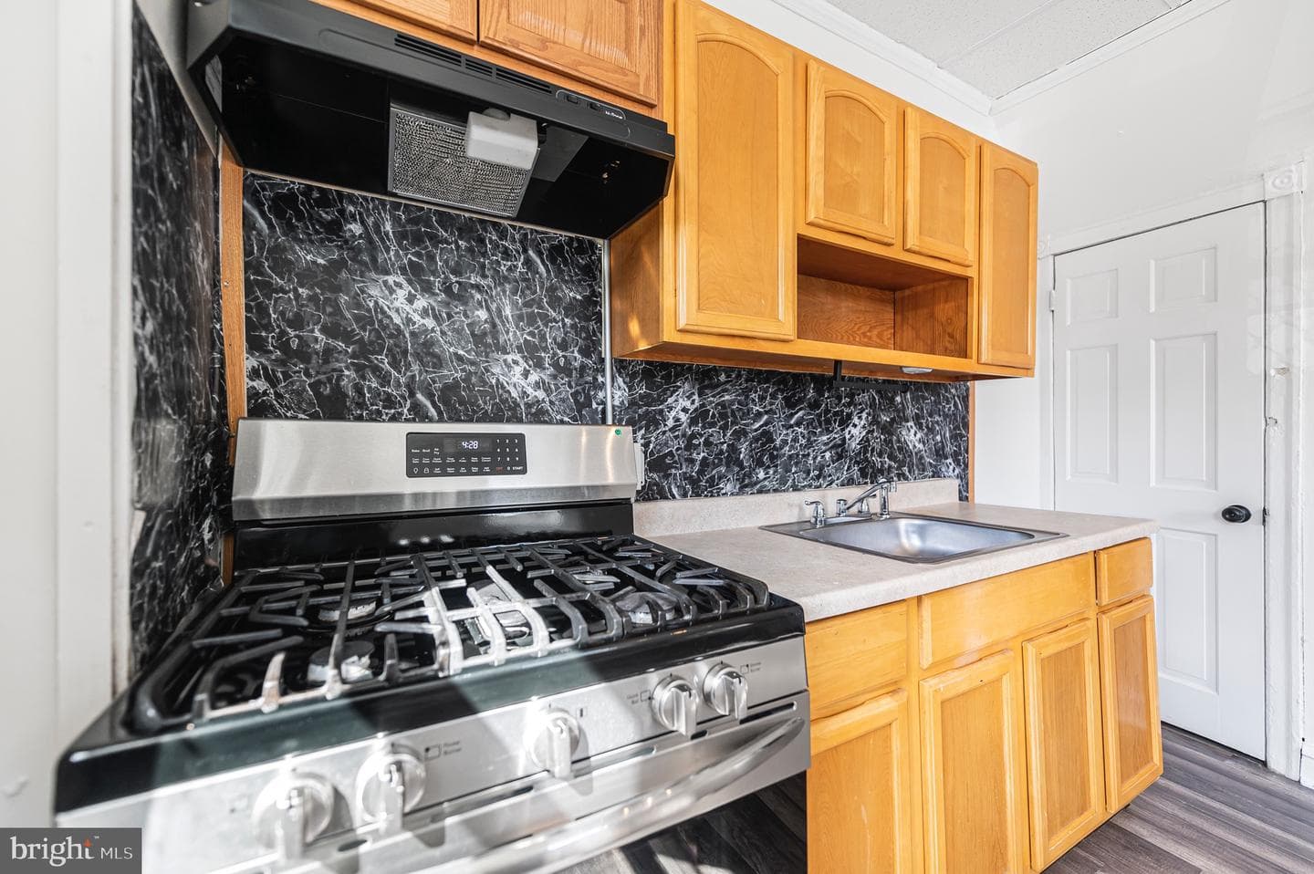 2204 Yelland Street photo 5