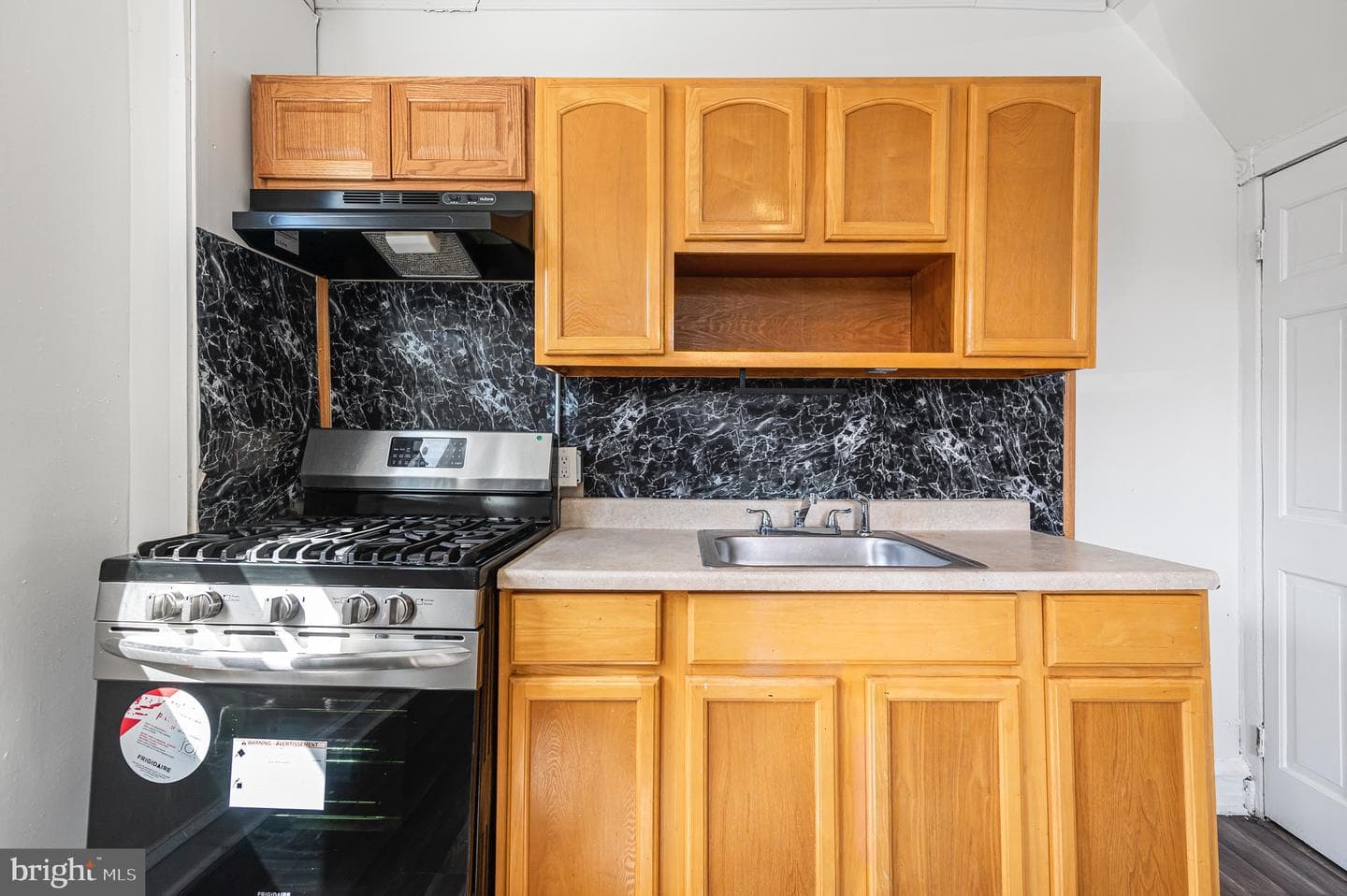 2204 Yelland Street photo 6