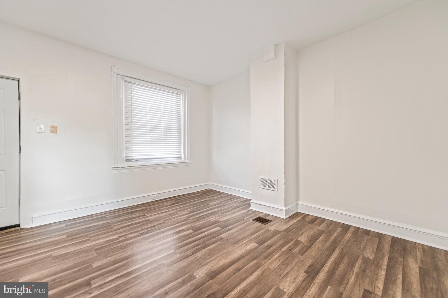 2204 Yelland Street photo 7