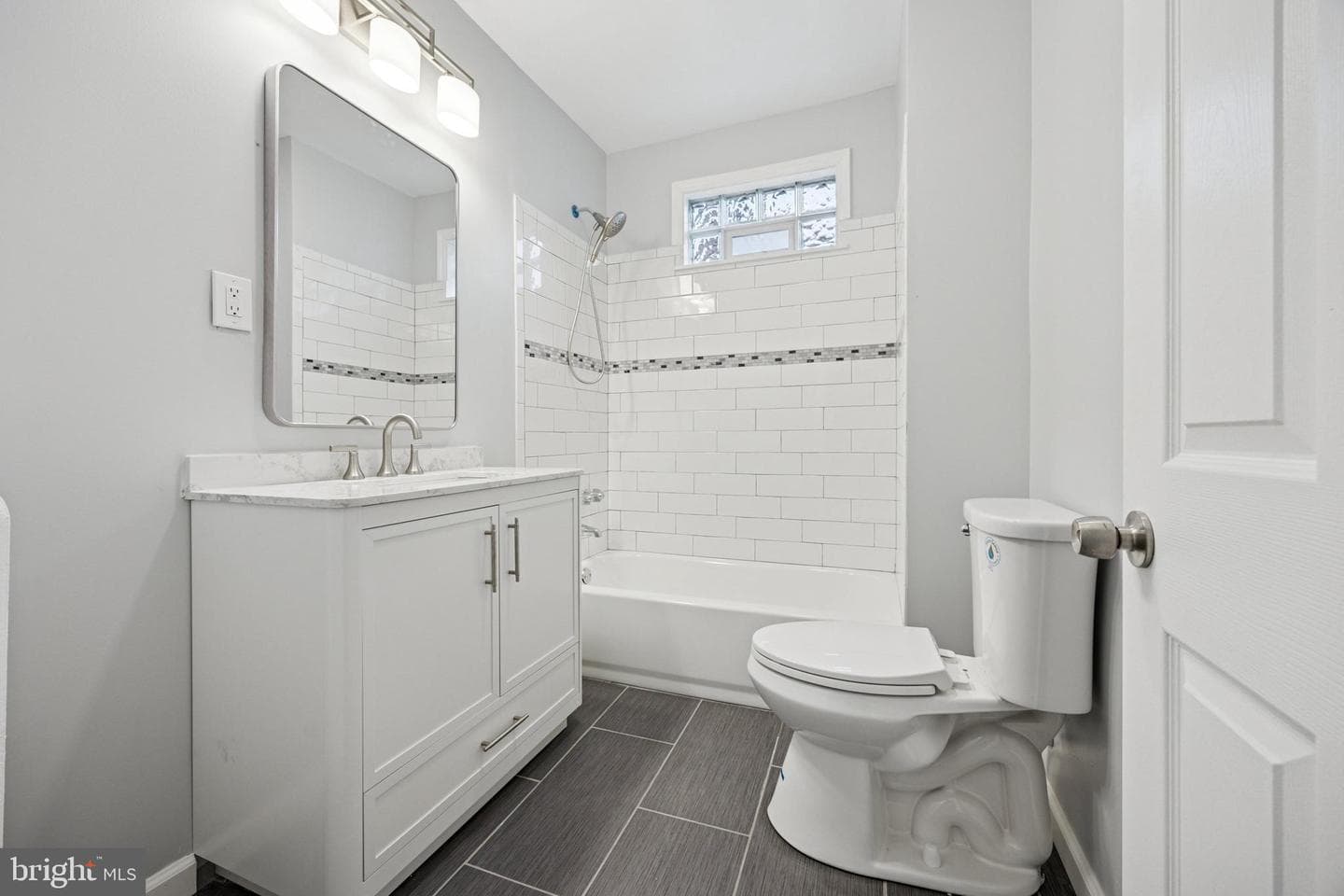 7017 Montague Street photo 12
