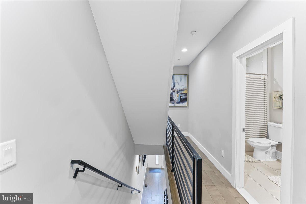 721 Daly Street photo 13