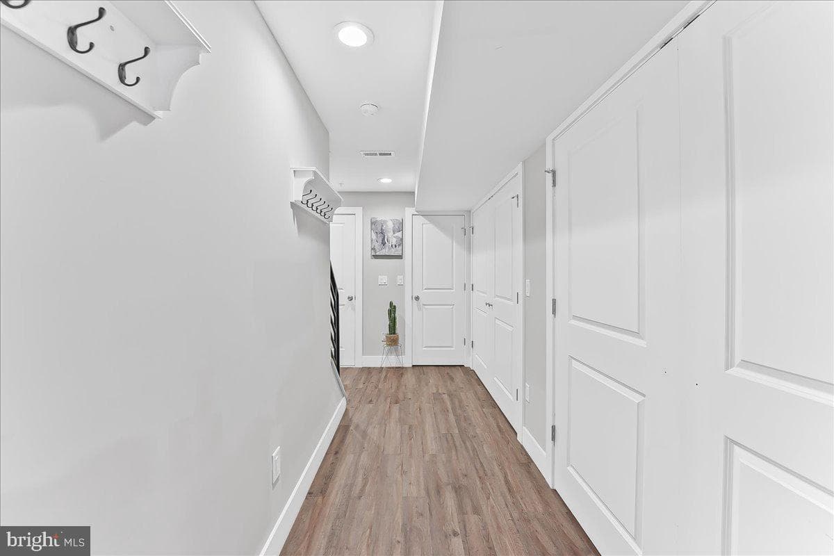 721 Daly Street photo 23
