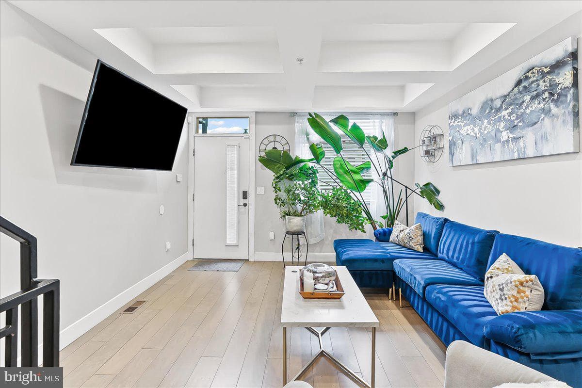 721 Daly Street photo 4
