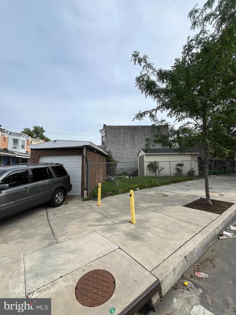 3639 N Darien Street photo 5