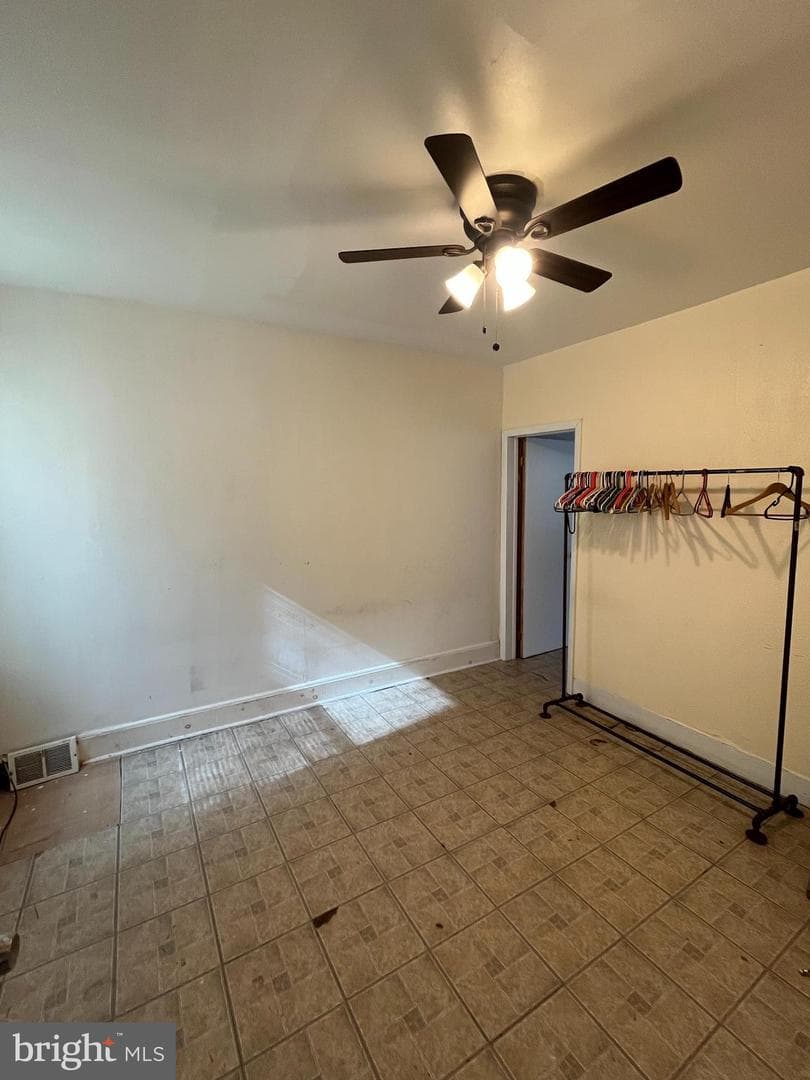 3639 N Darien Street photo 8