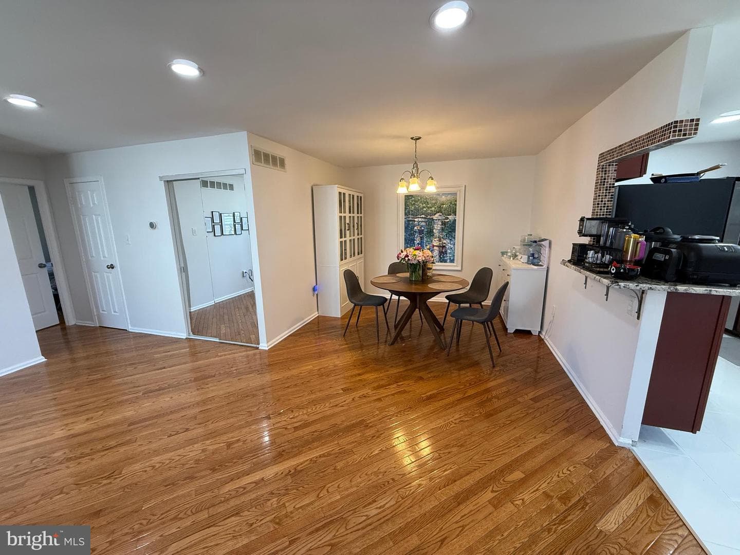 855 Barlow Street photo 24