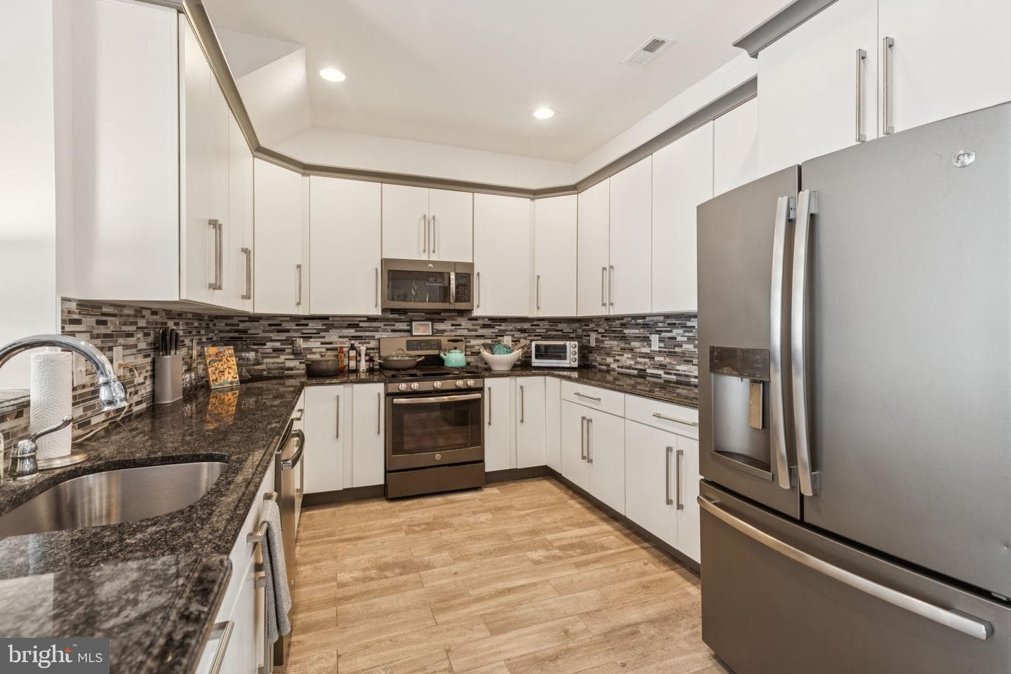 2303 Roma Drive photo 23