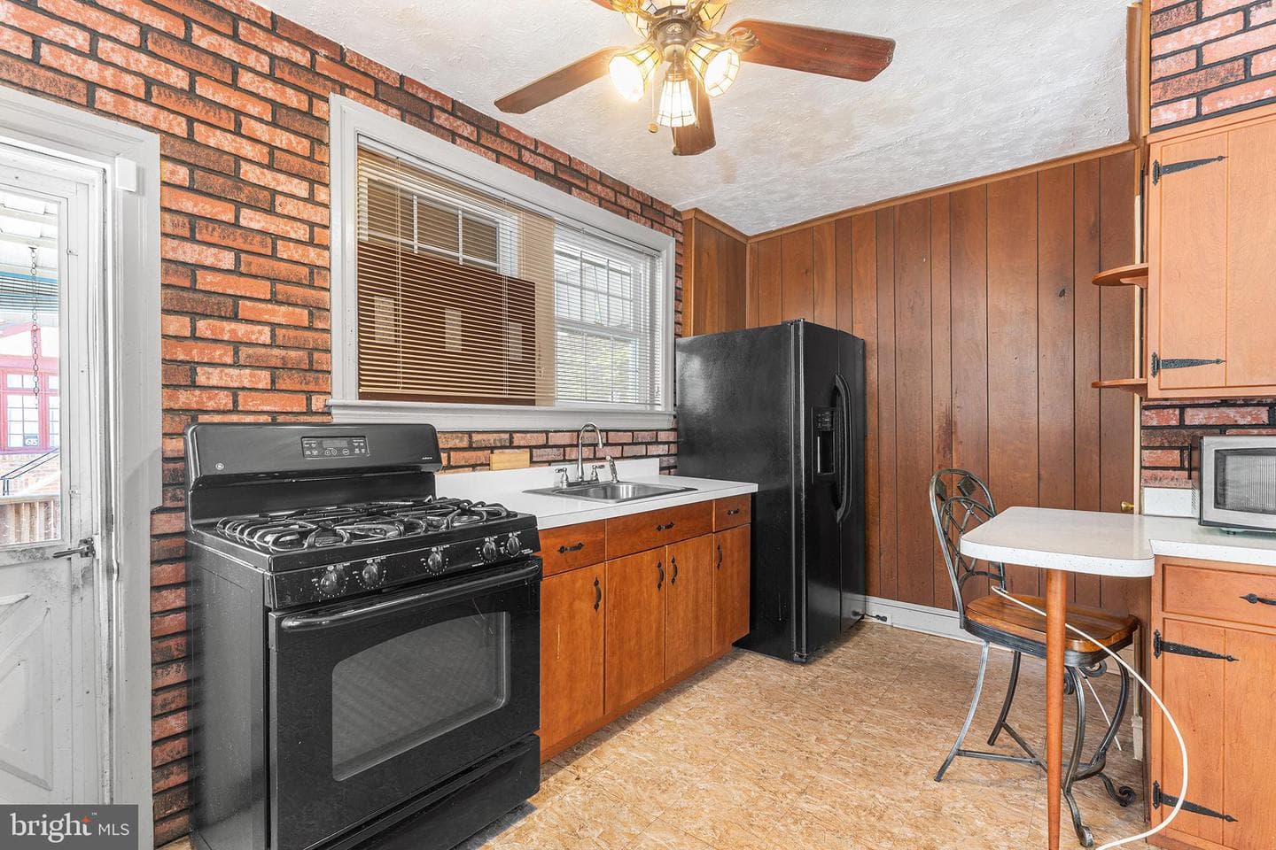 7024 Greene Street photo 10