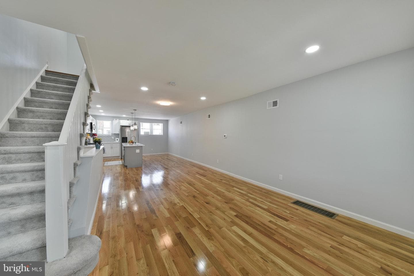 1520 E Mayland Street photo 4