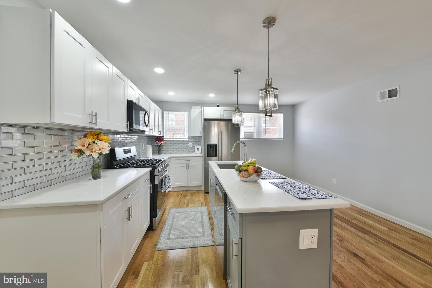 1520 E Mayland Street photo 7