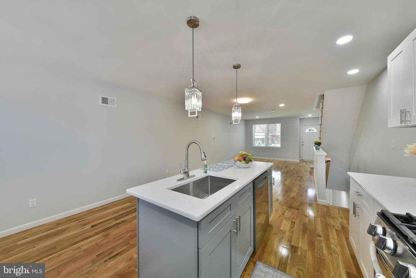 1520 E Mayland Street photo 8