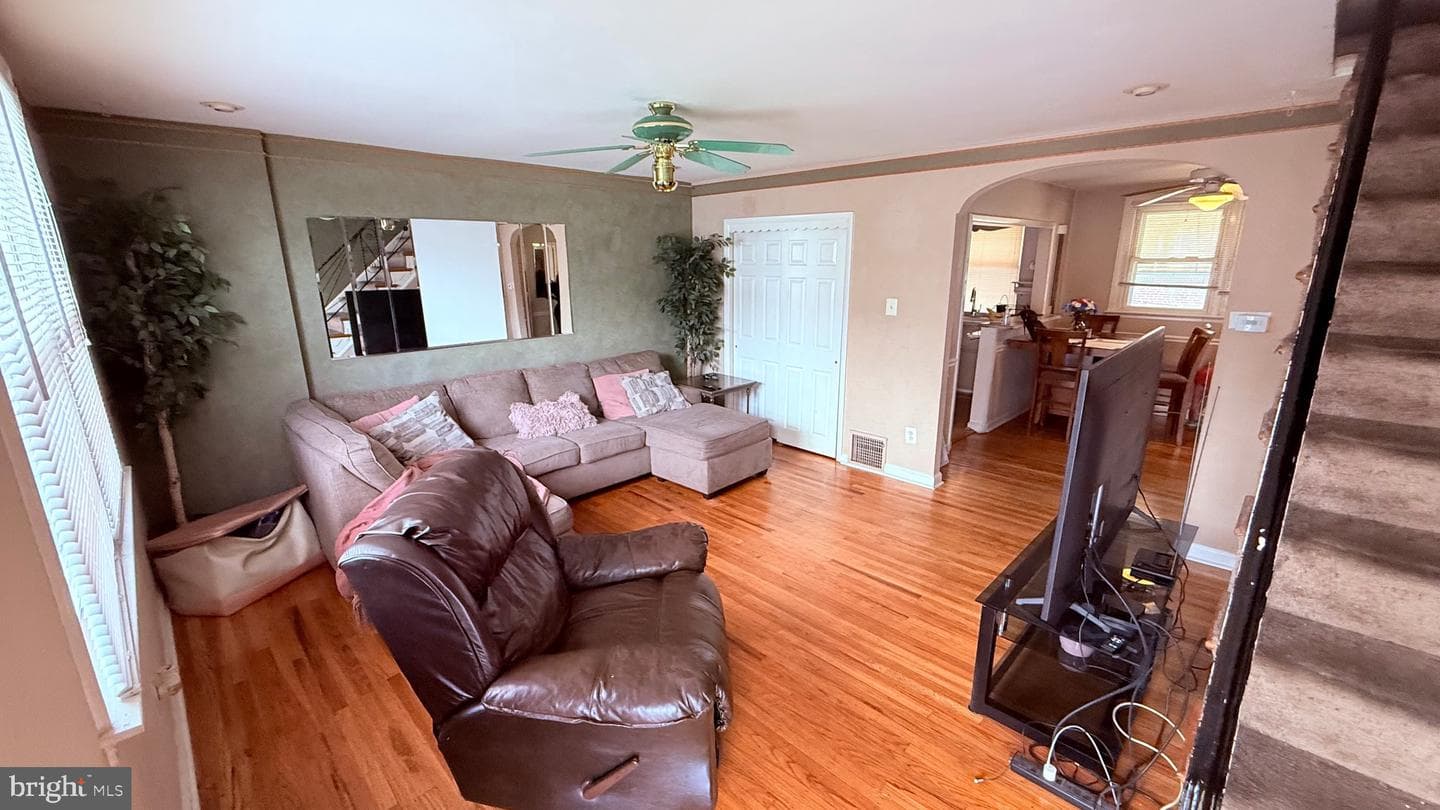 4218 Bennington Street photo 3