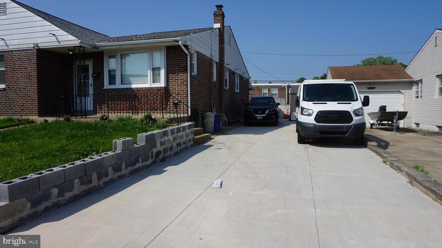 1847 Berwyn Street photo 2