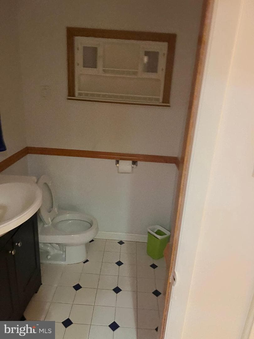 818 Burgess Street photo 4