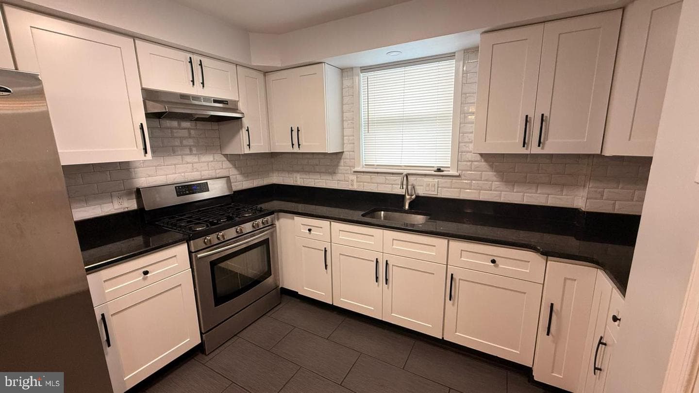 2126 E Sanger Street photo 22