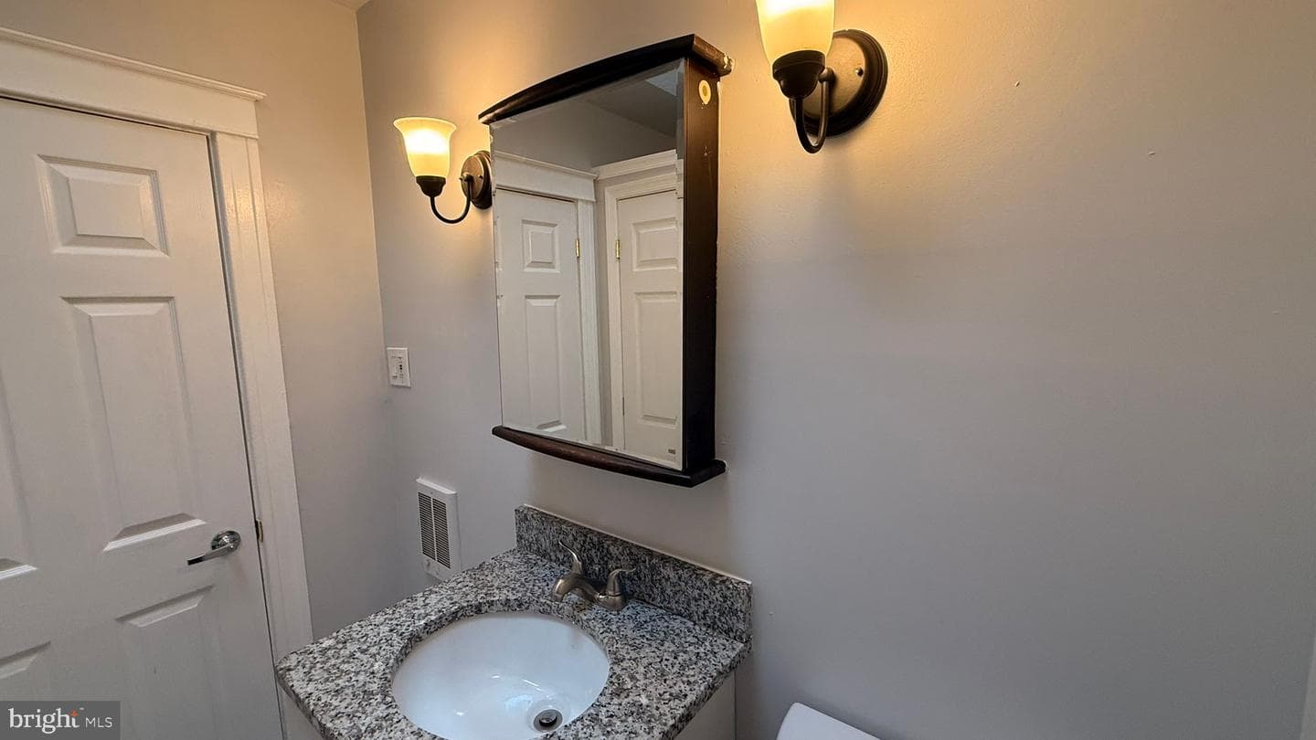 2126 E Sanger Street photo 33