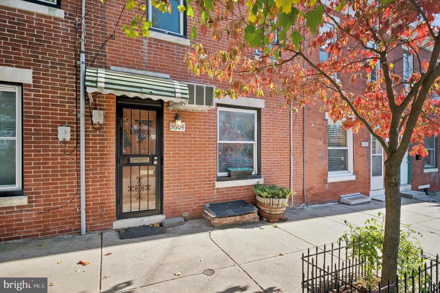 3604 Calumet Street photo 2