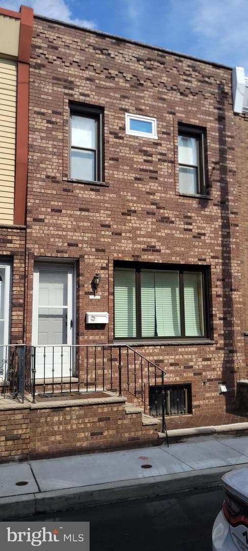 2417 S Clarion Street photo 1