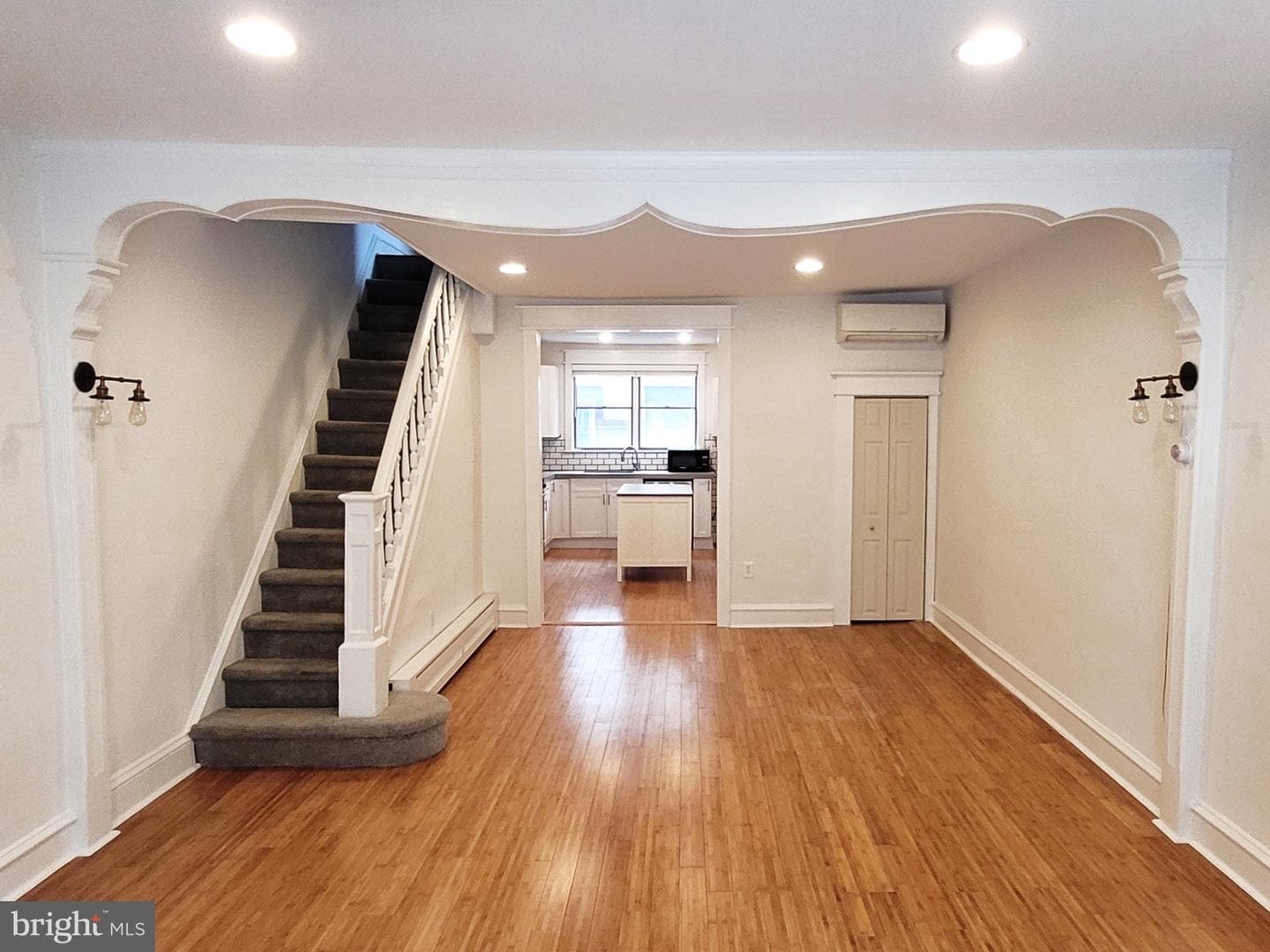 2417 S Clarion Street photo 4