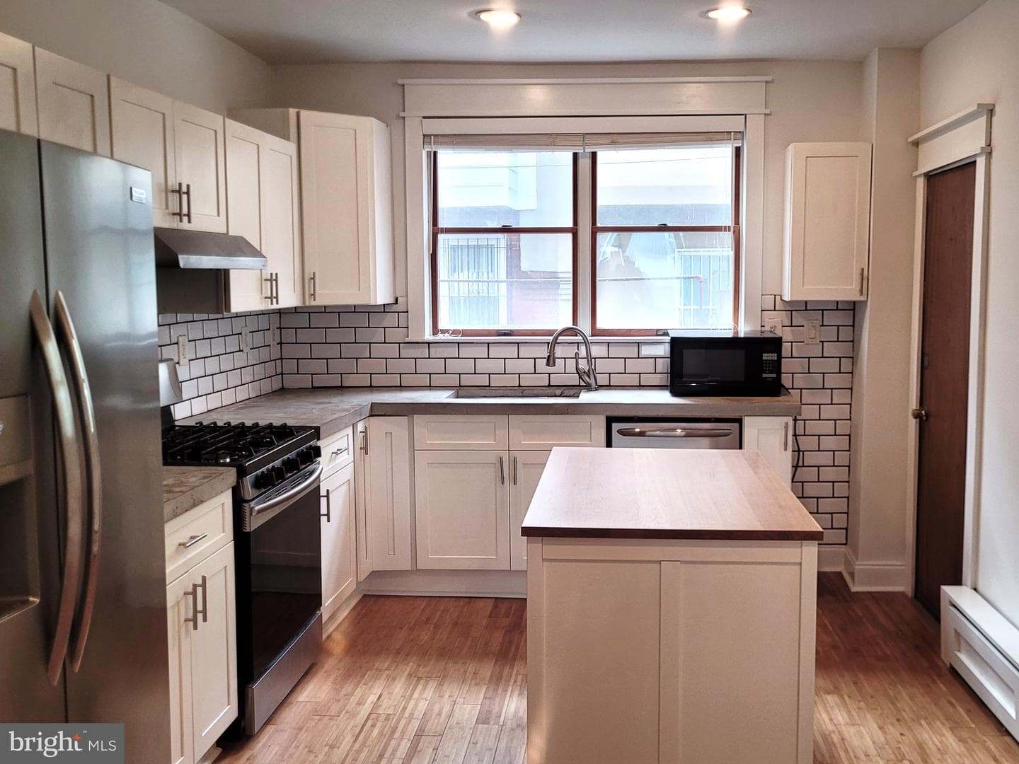 2417 S Clarion Street photo 7