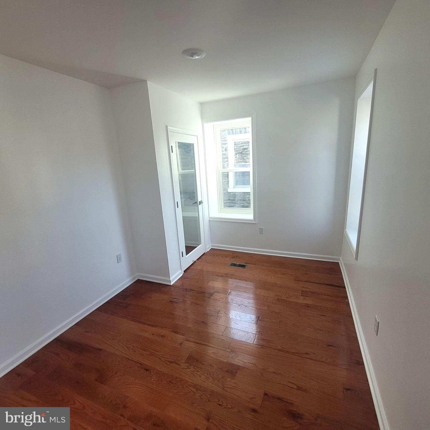 221 E Slocum Street photo 10