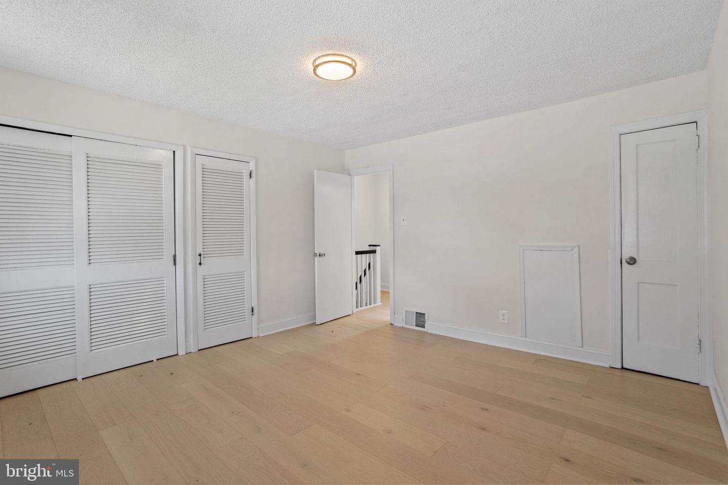 4242 Sheffield Avenue photo 12