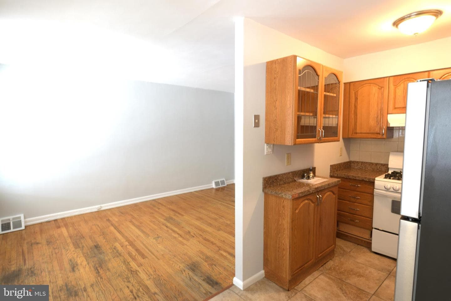 2824 S Hutchinson Street photo 8