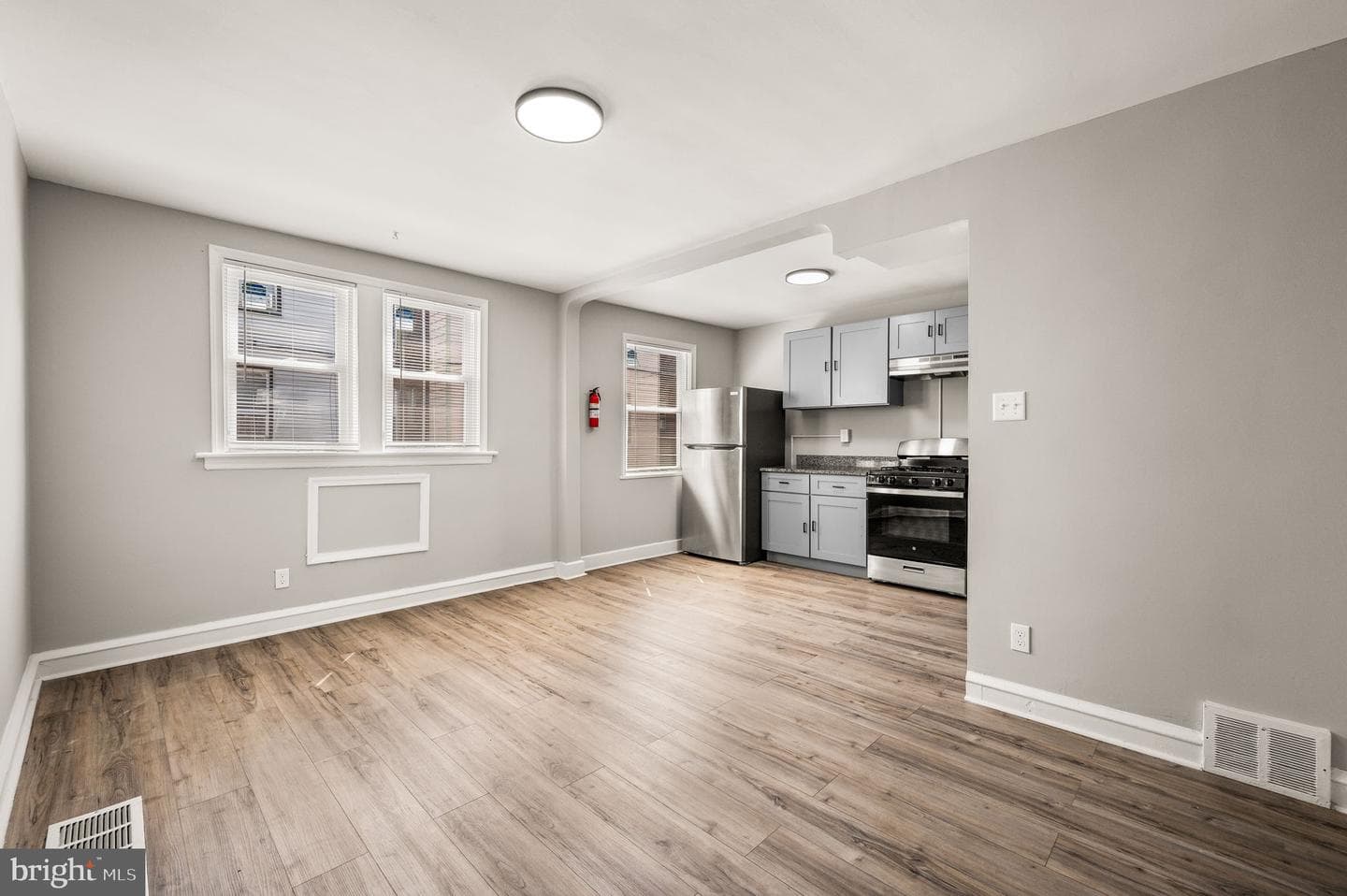 596a Rosalie St photo 3