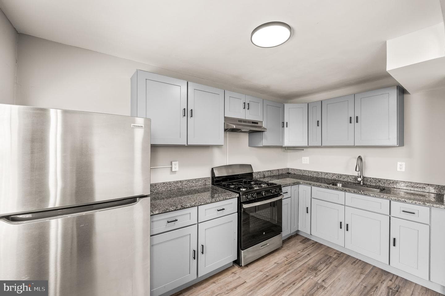 596a Rosalie St photo 6
