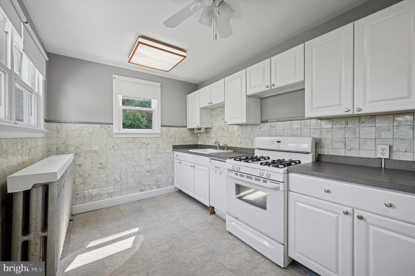 445 Dupont Street photo 11