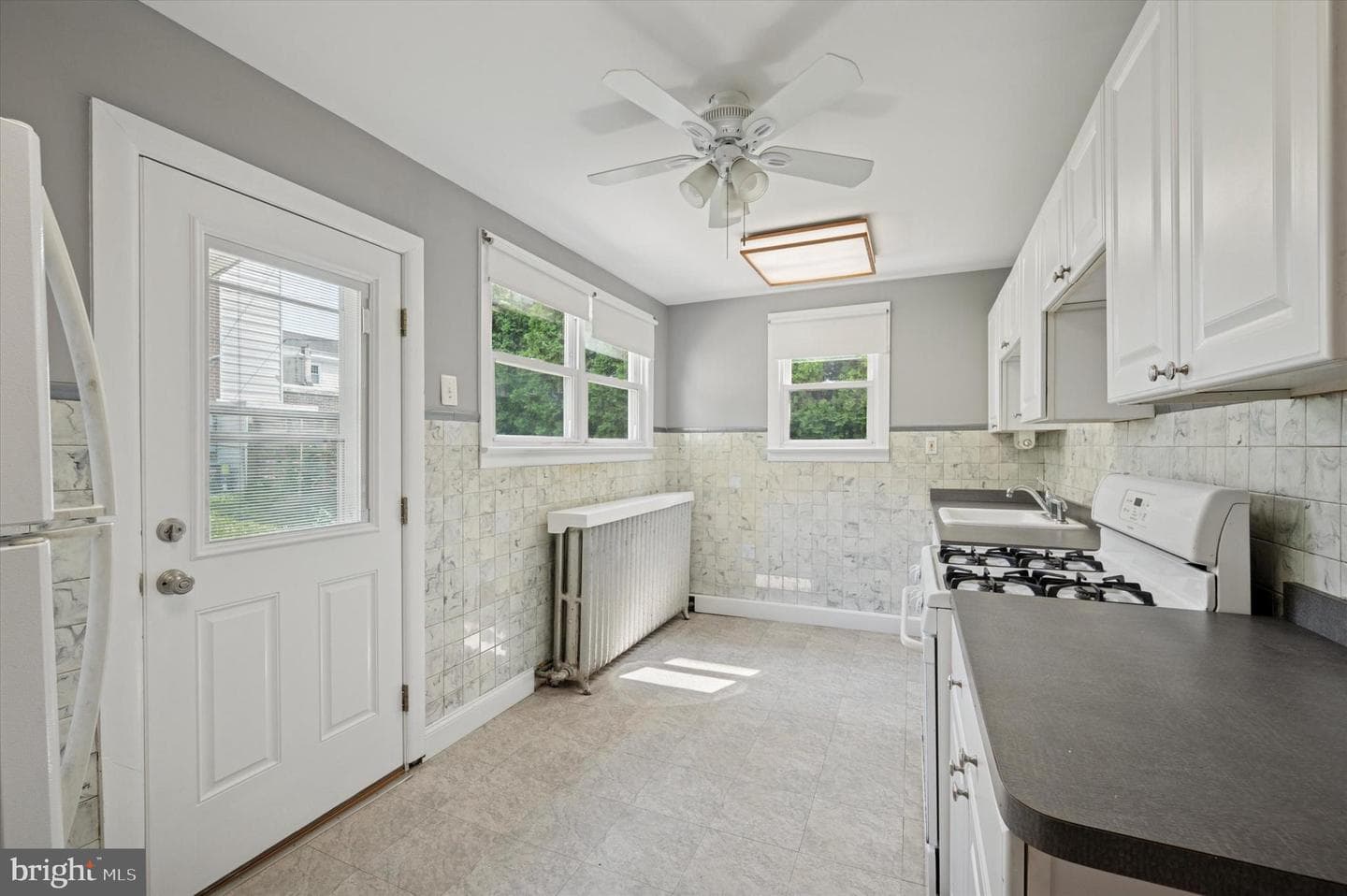 445 Dupont Street photo 12