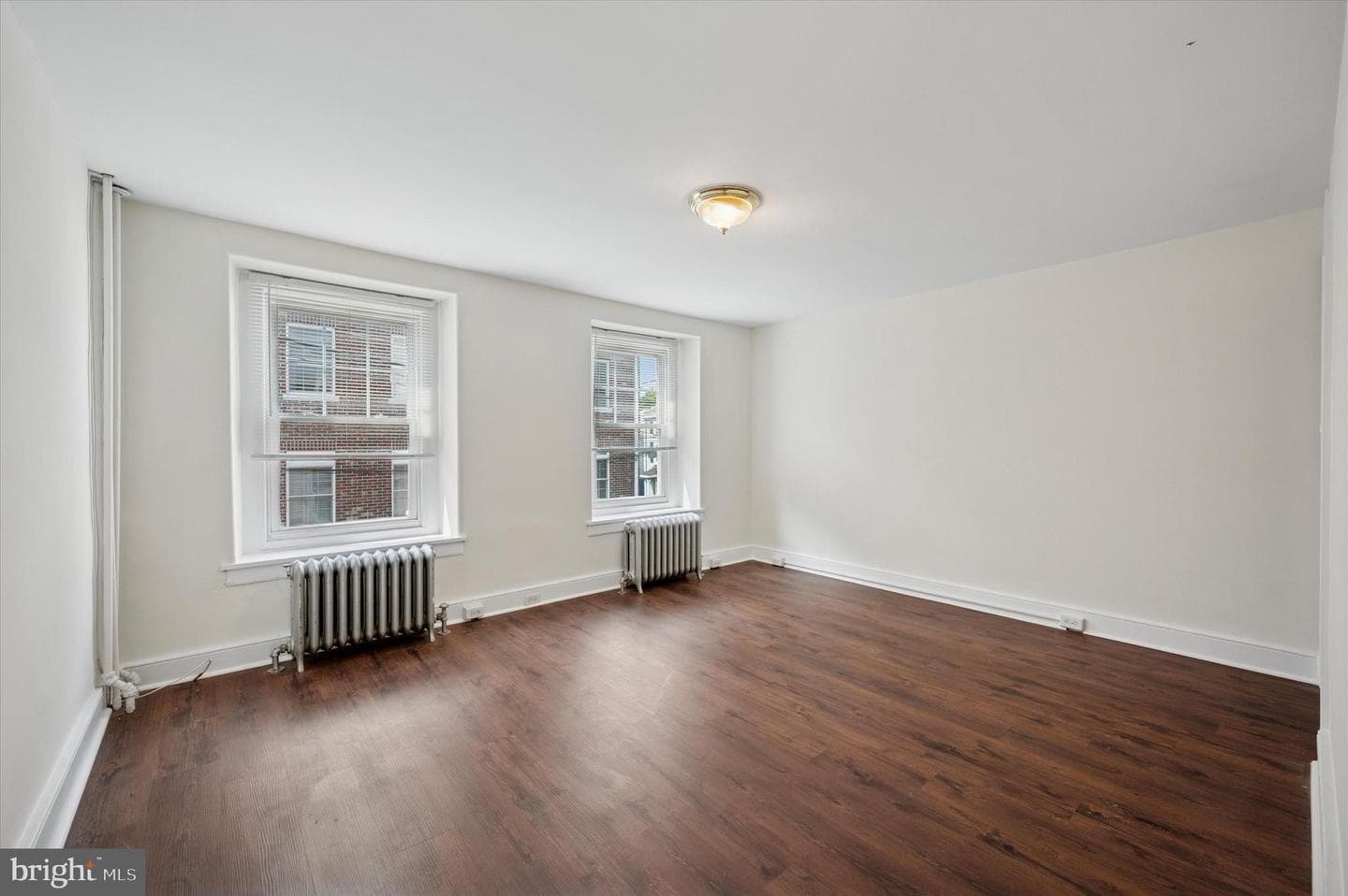 445 Dupont Street photo 17
