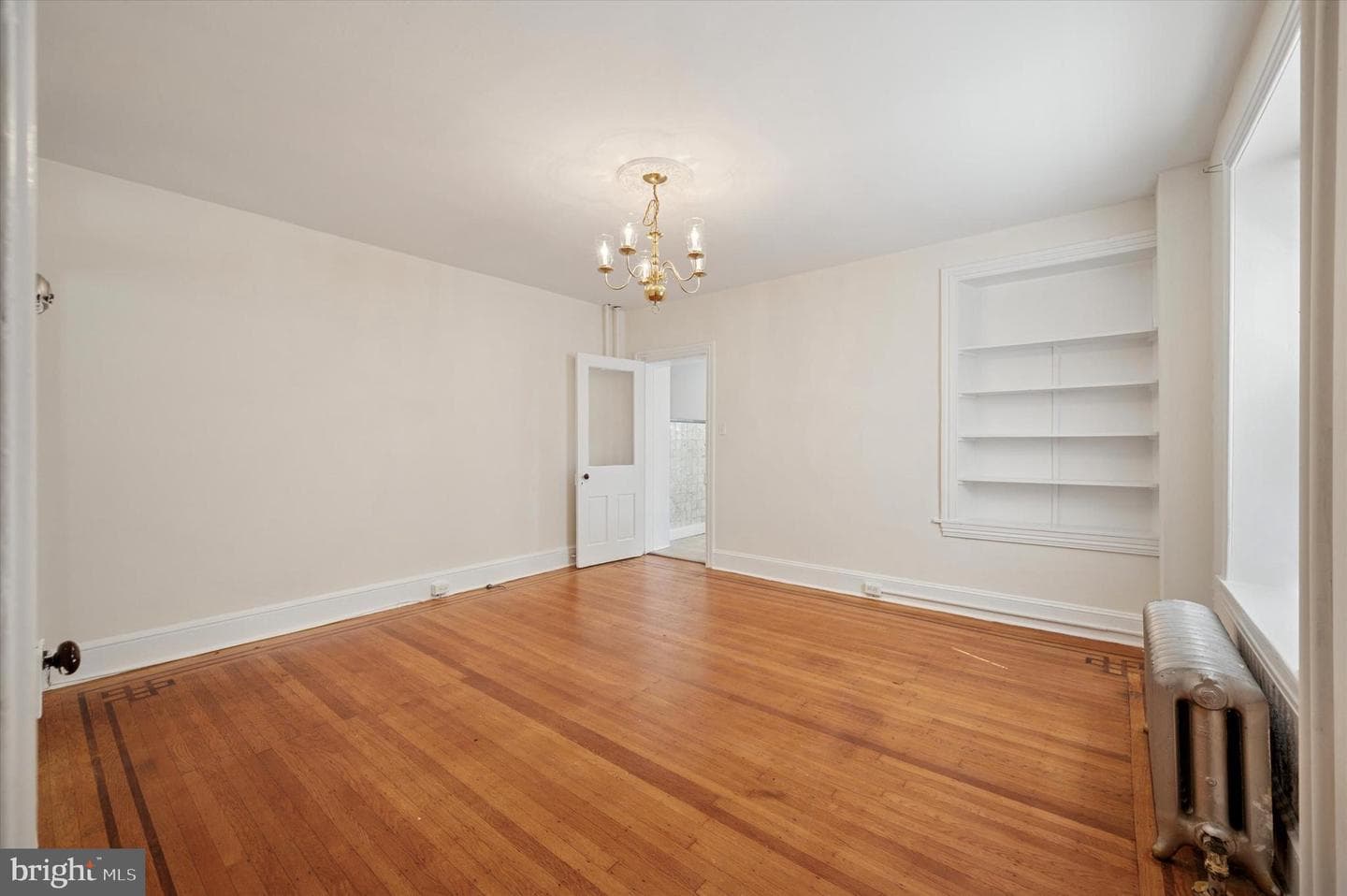 445 Dupont Street photo 8