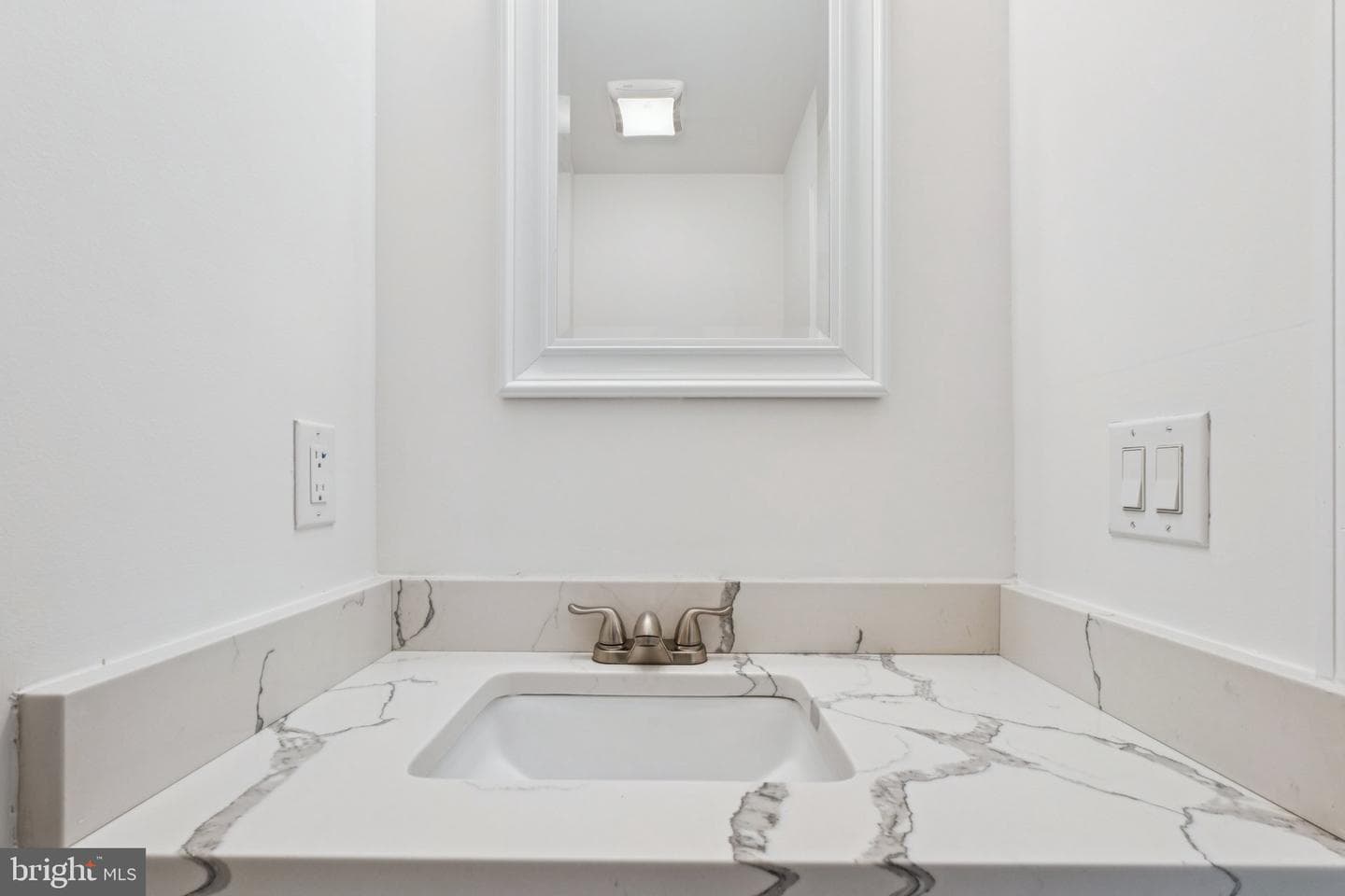 2529 W Oxford Street photo 10