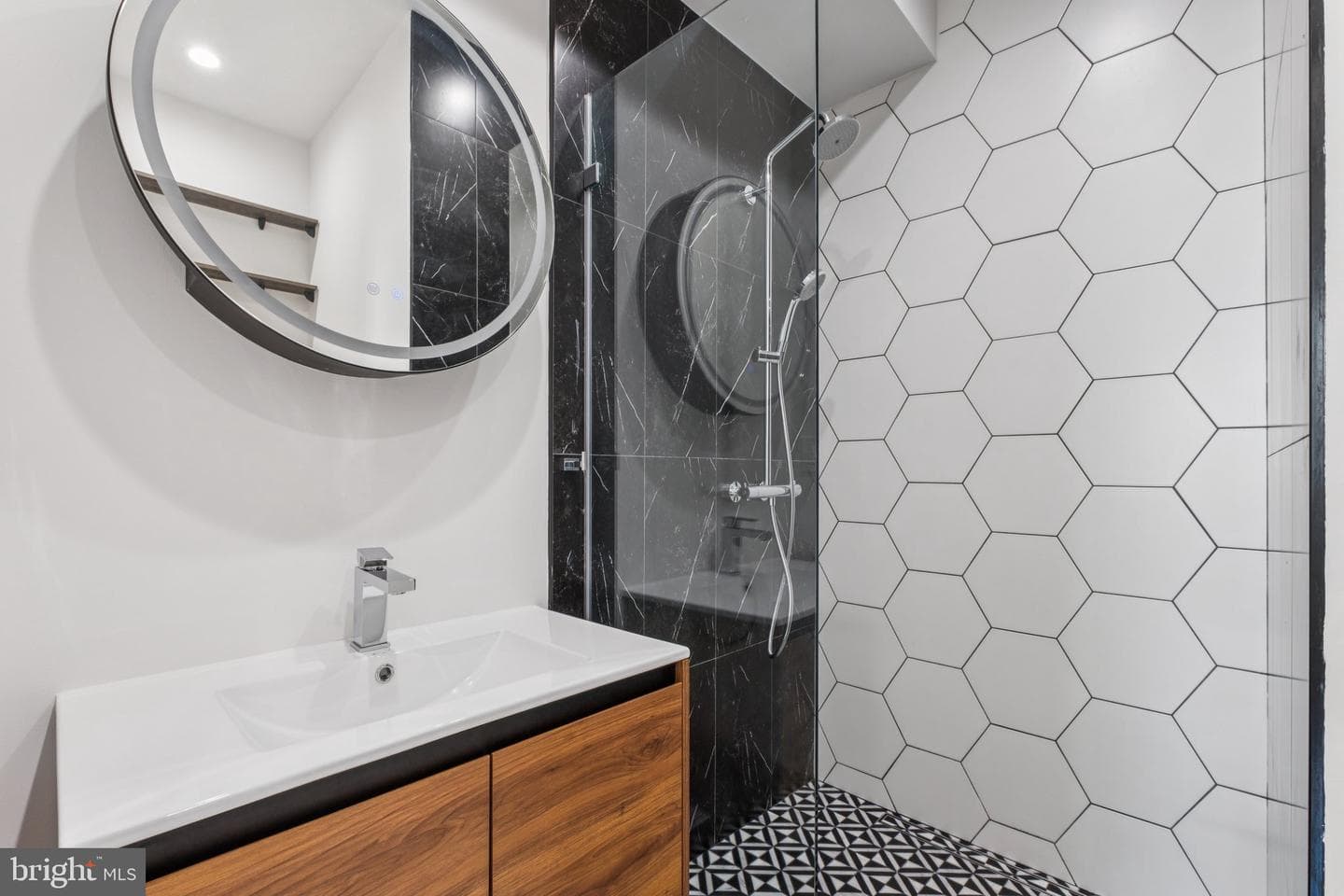 2529 W Oxford Street photo 13