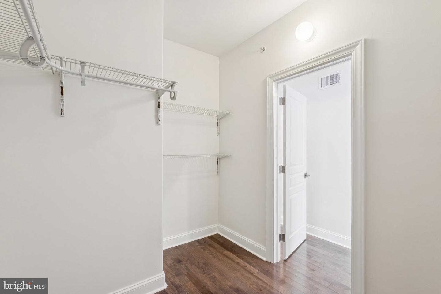 2529 W Oxford Street photo 23