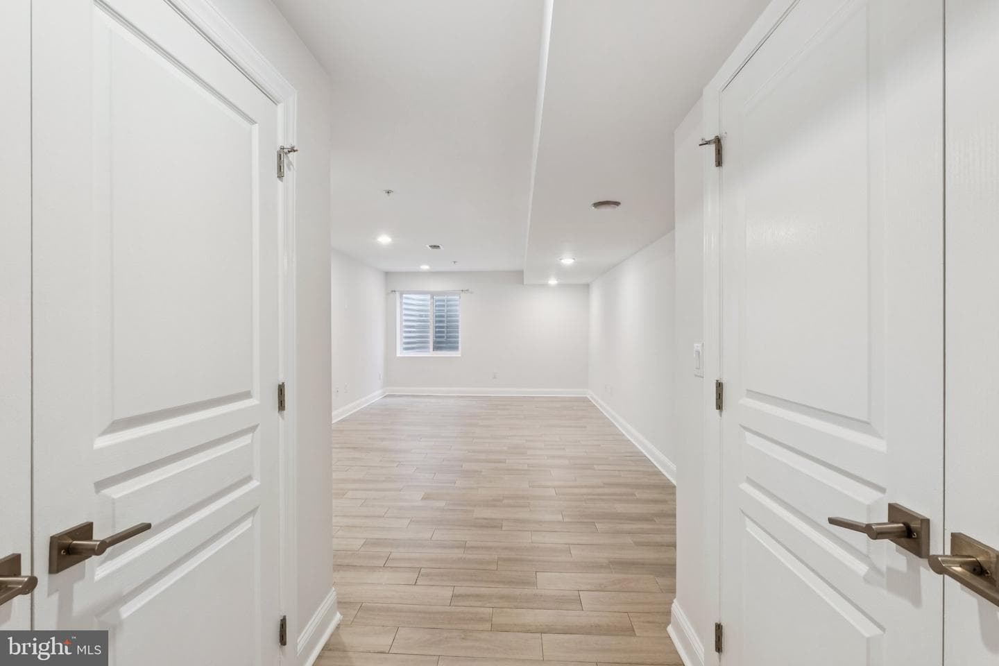 2529 W Oxford Street photo 31