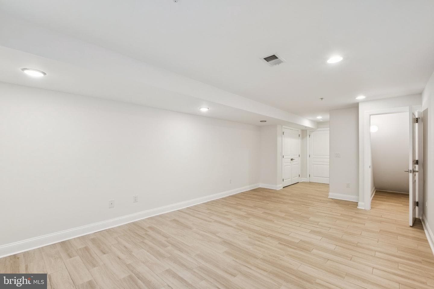 2529 W Oxford Street photo 33