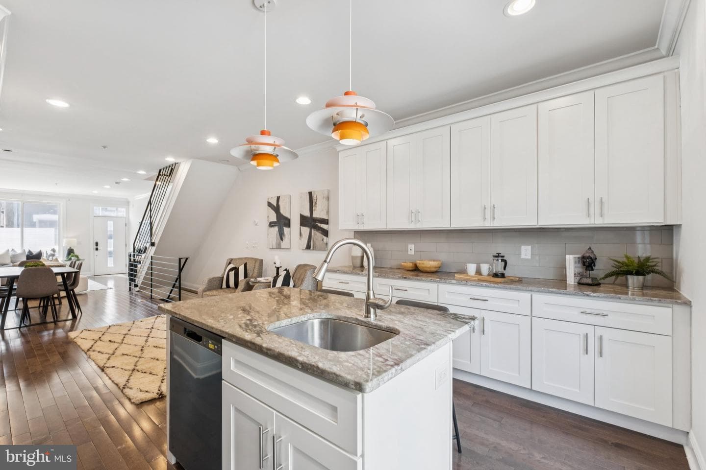 2529 W Oxford Street photo 8